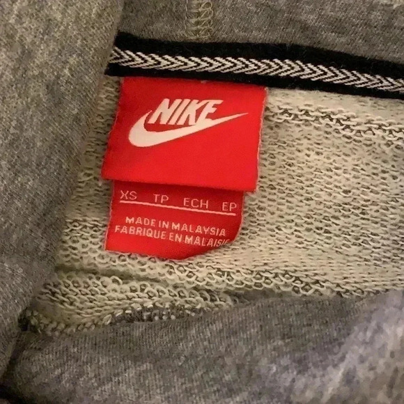 Nike - Picture 4 of 4